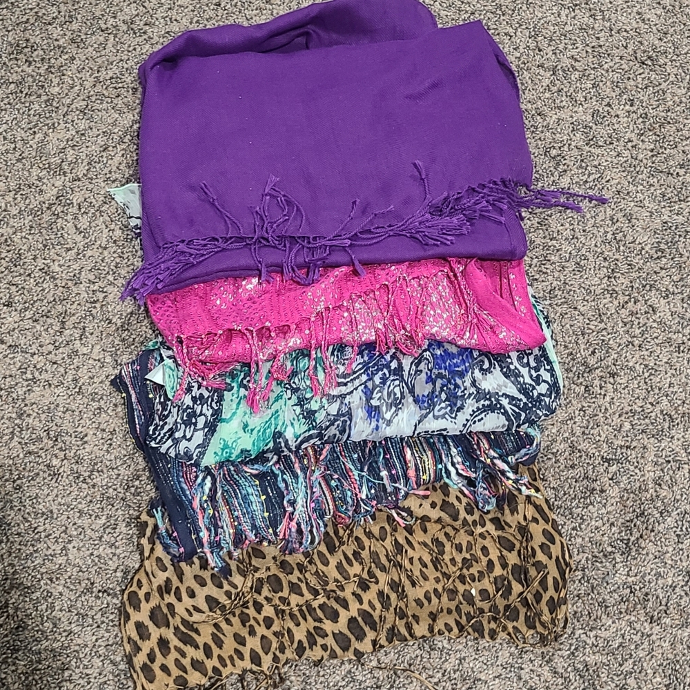 Scarfs and Scarf Hanger